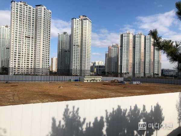 [르포]영종하늘도시 동원로얄듀크, 모처럼 신규 분양에도 시큰둥한 주민들