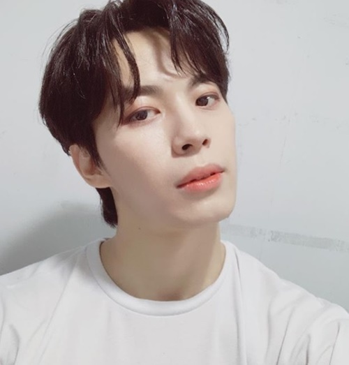 빅스 홍빈, 활동 중단…음주 방송+타 아이돌 비하 논란 2개월 만