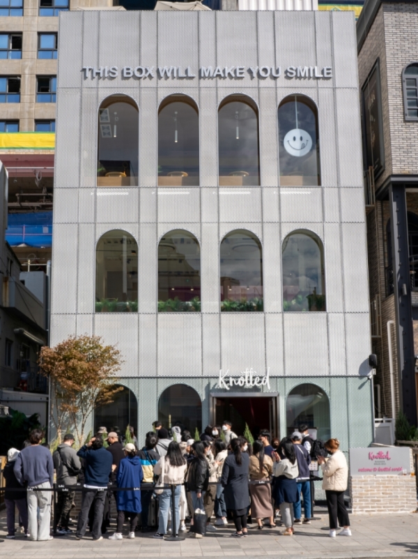 노티드 도넛, 부산 진출…해운대 한정 굿즈도