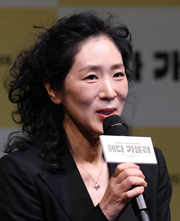 [포토] 폭싹 경자 이모 백지원, 바다 떠난 해녀의 육지 연극 무대행