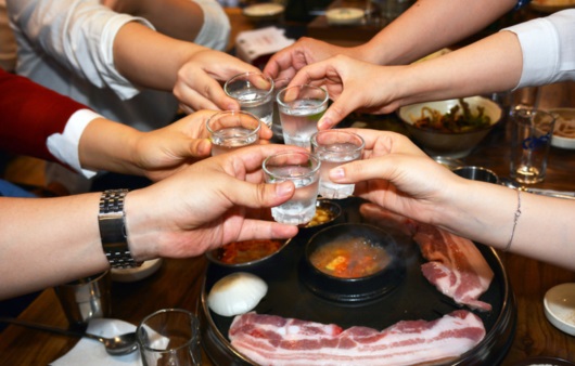 대학생 폭음이 늘었다, 알코올중독 경계 필요