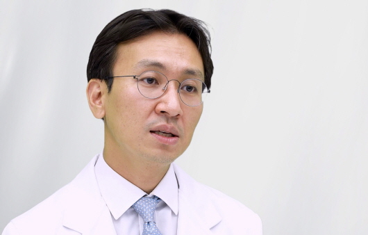 쑤시고 삐걱대는 무릎…정형외과 전문의가 말하는 ‘퇴행성 관절염 관리법’