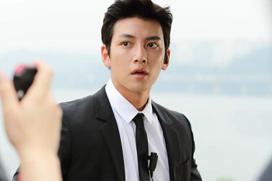 ‘더 케이투’ 지창욱, 최고 출연료 값하는 피투성이 액션
