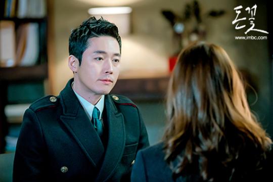 최근 ‘돈꽃’만큼 에로틱한 드라마를 본 적이 있는가
