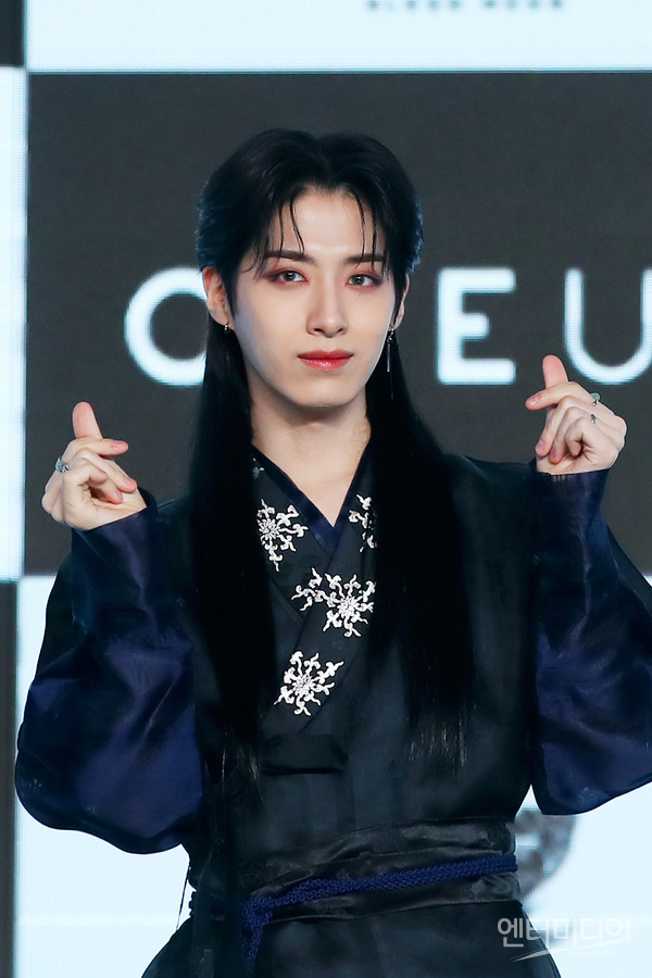 원어스(ONEUS) 시온 긴머리가 어울려요 [EM포토]