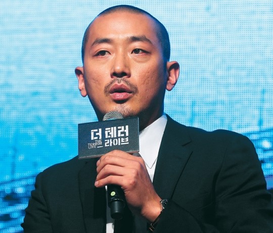 “가발 쓰려다  날씨 습해서  그냥 왔다”