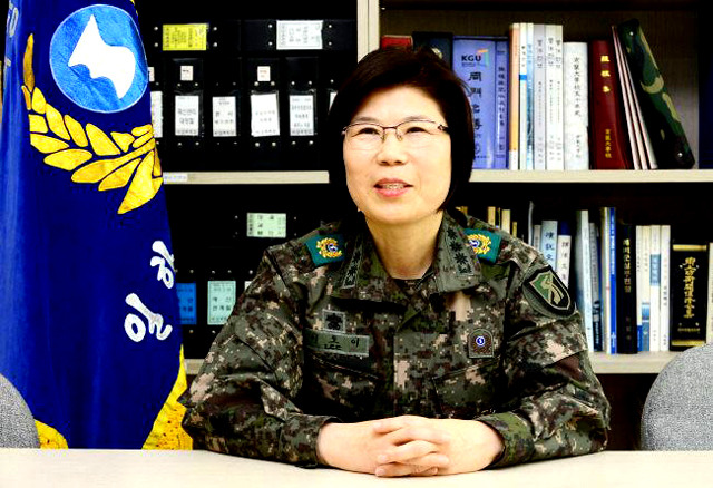 ˝여성 최초 예비군 지휘관…책임·사명감 男모르죠”