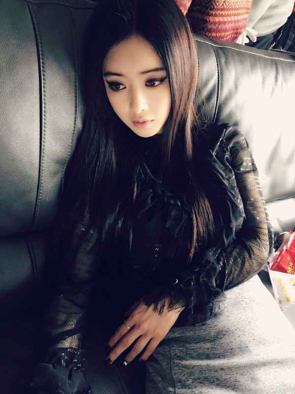 홍수아, 영화 <멜리스> 비하인드 컷 돋보이는 ‘악역 연기’