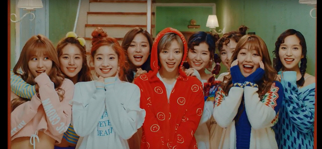 ‘노크 노크 (Knock Knock)’ 트와이스, 컴백 티저 공개