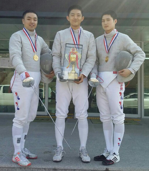 불사조 검객들 ‘금빛 찌르기’