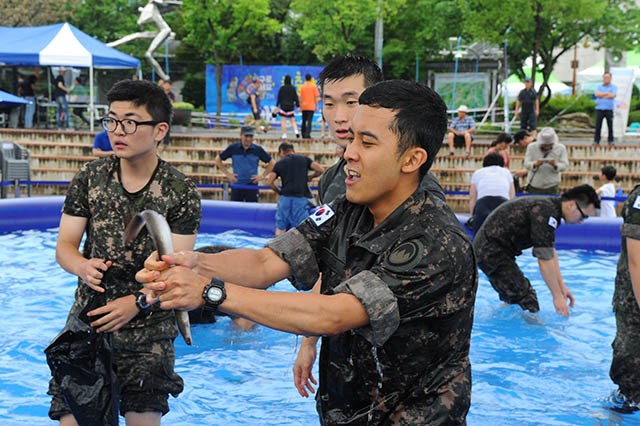 물총싸움부터 쿨시네마까지… 무더위 물렀거라! 짜릿한 여름 축제