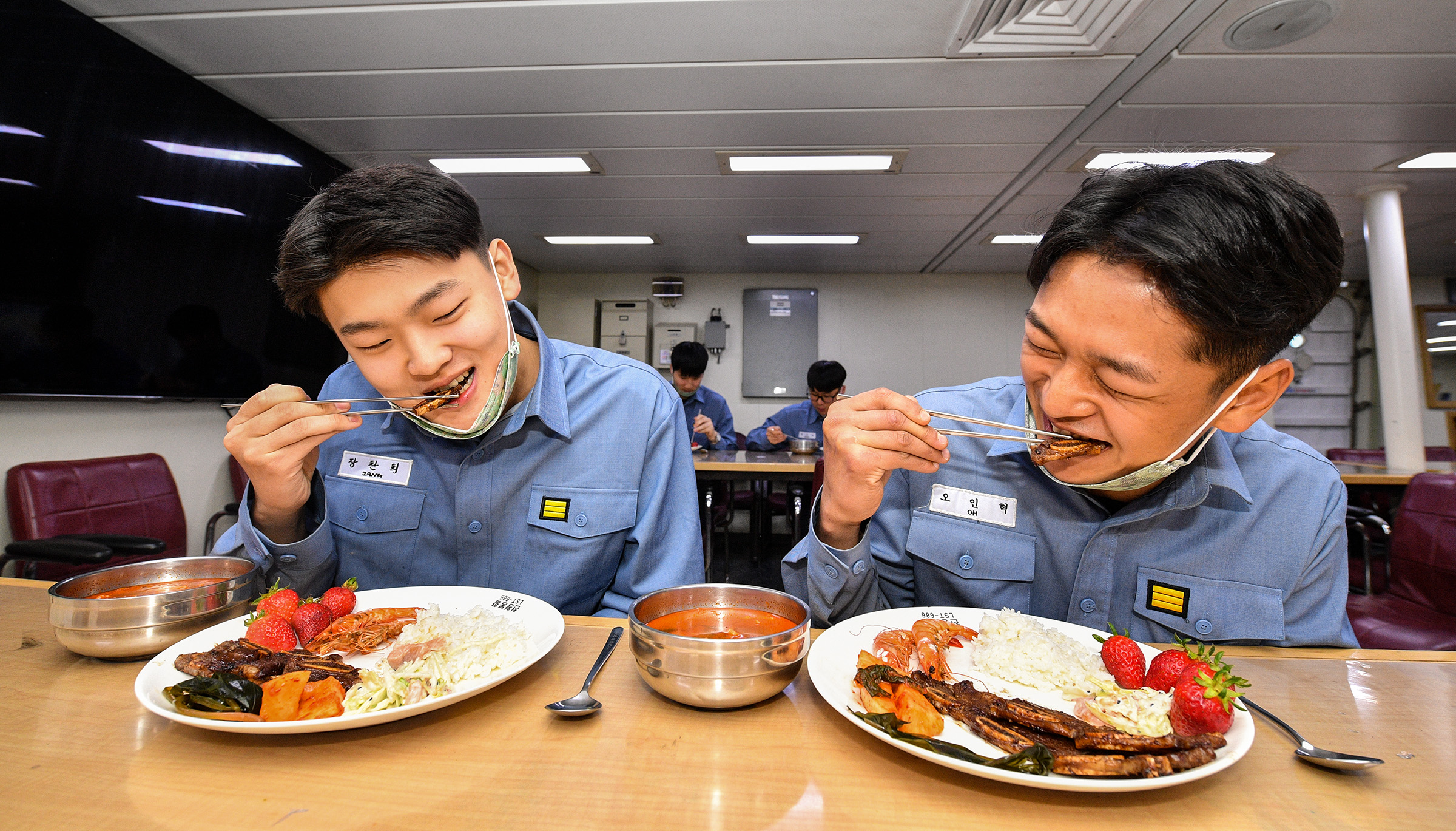 “균형 잡힌 식사로 ‘코로나19’ 이겨요!”