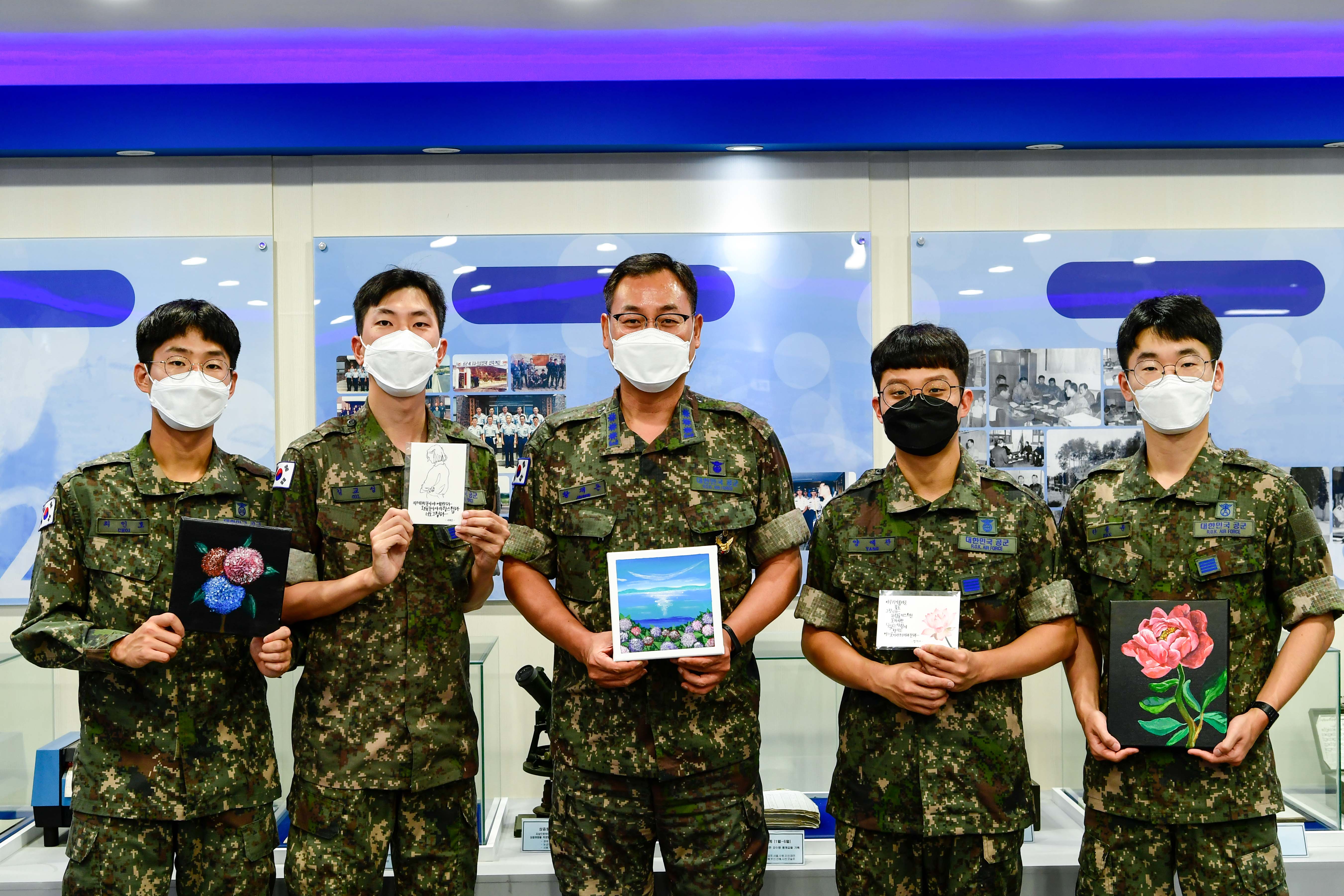 공군기상단 미술동아리, 재능 나누고 바자회 수익금 적십자사 기부