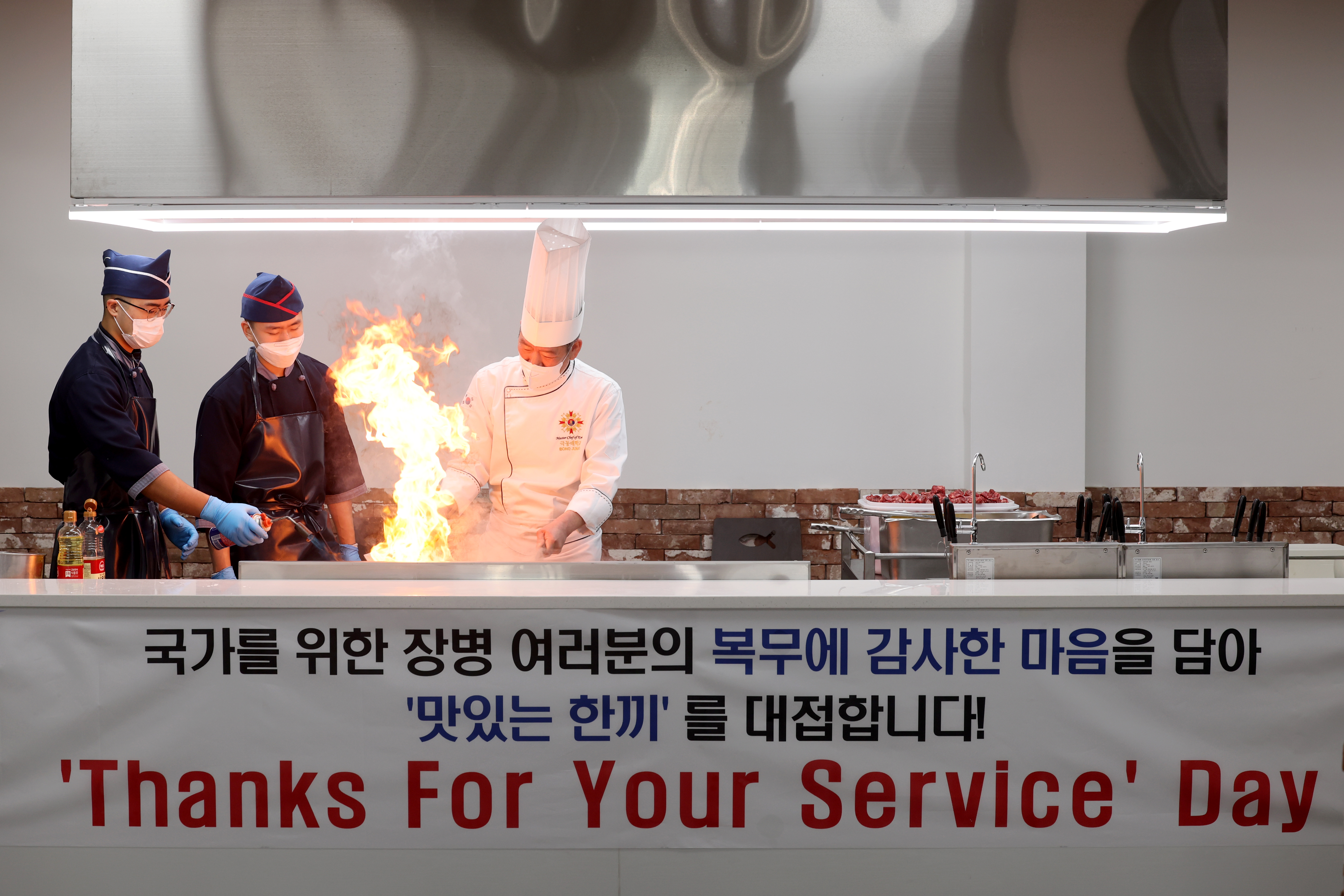 [2023 병영생활백서] 육군7군단, 셰프와 함께 고기를 굽다