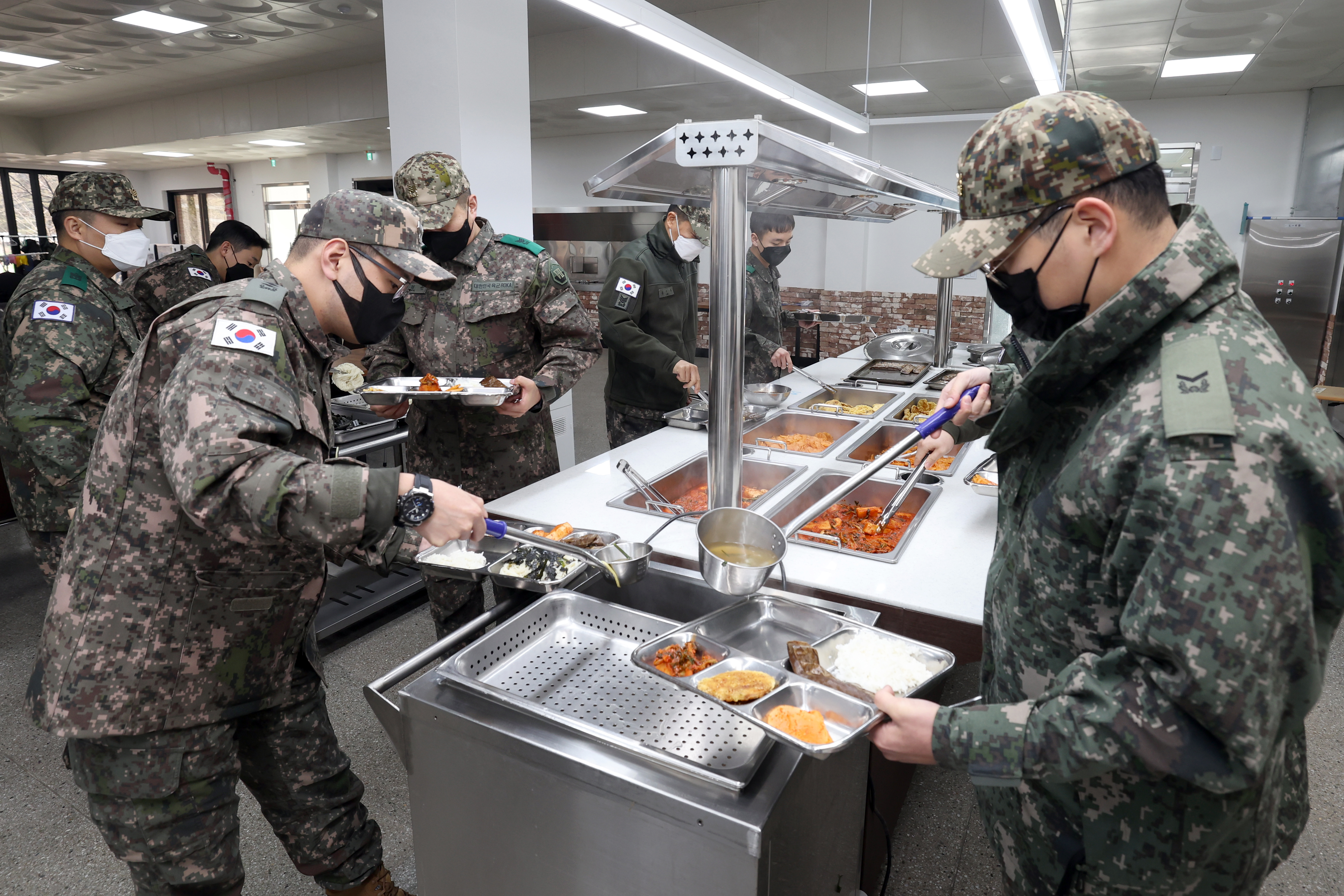 [2023 병영생활백서] 육군7군단, 셰프와 함께 고기를 굽다
