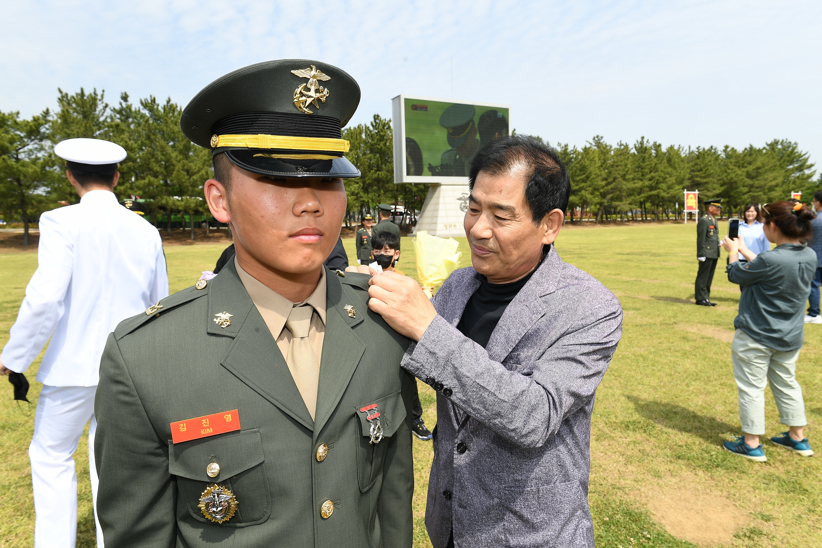 명예로운 ‘빨간 명찰’ 가슴에 단 무적해병 139명