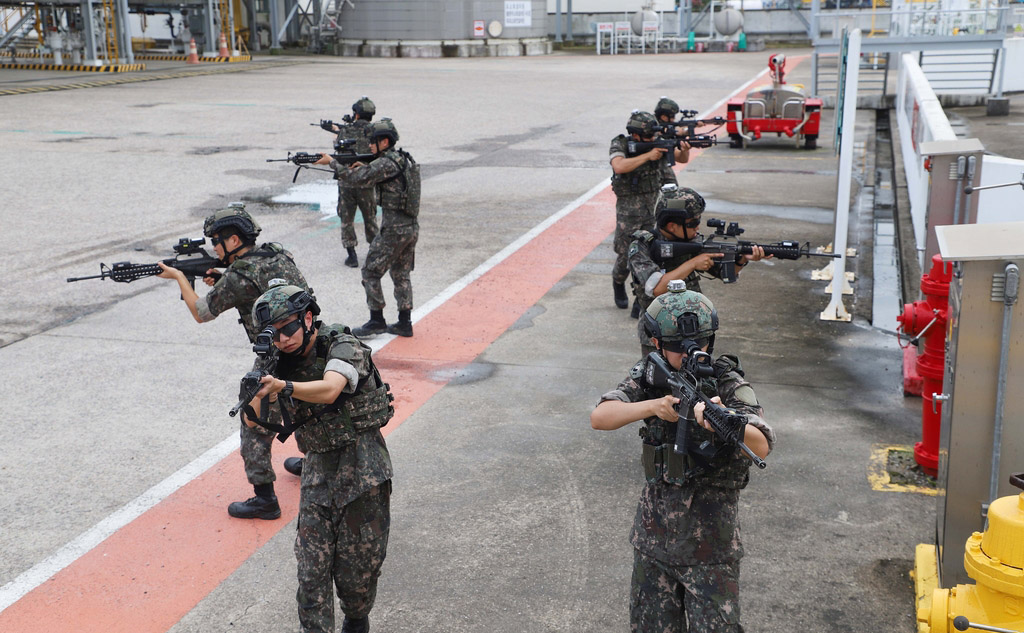 “정유시설 테러 막아라”