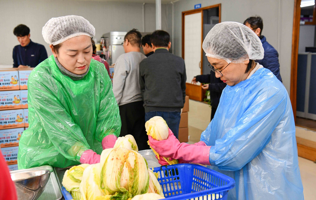 시린 겨울 가슴까지 와닿는 사랑의 손맛