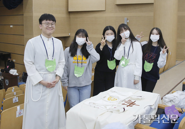 친구들과 만들어가는 축제 같은 미사, 매주 기다려져요”