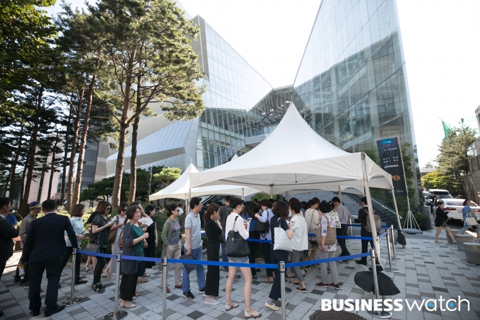  [포토]개관 첫 날 신반포센트럴자이, 예상대로 북적북적 