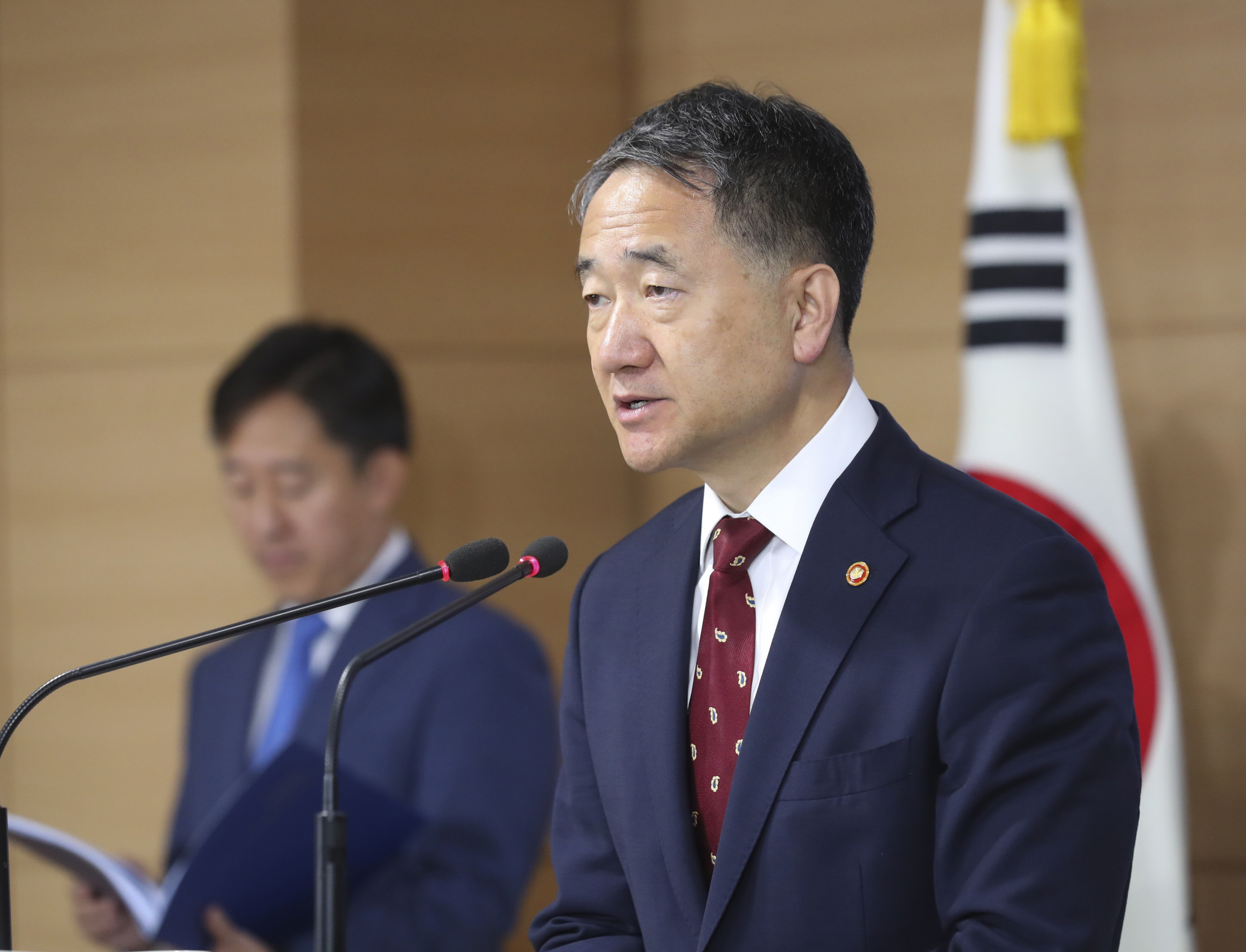 사용 중단 권고…액상형 전자담배 퇴출 위기