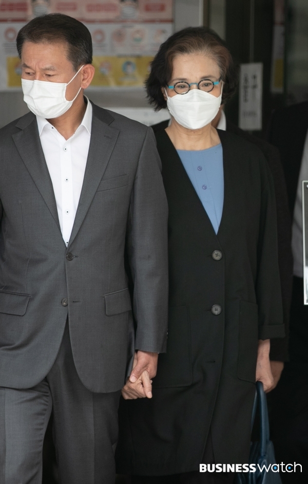 [포토]직원 상습 폭행 이명희 1심서 집행유예