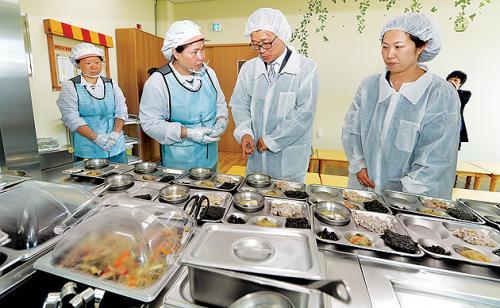 어린이급식현장 방문한 식약처 차장