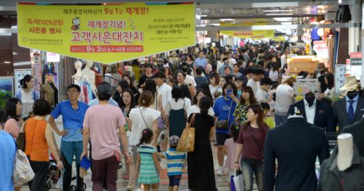 제주중앙지하상가 재개장 후 첫 주말 풍경