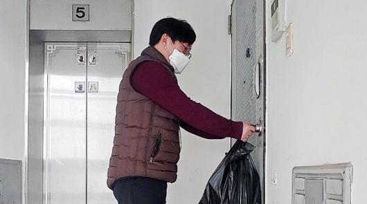 이승윤 노형사회보장협 위원 떡국떡 전달