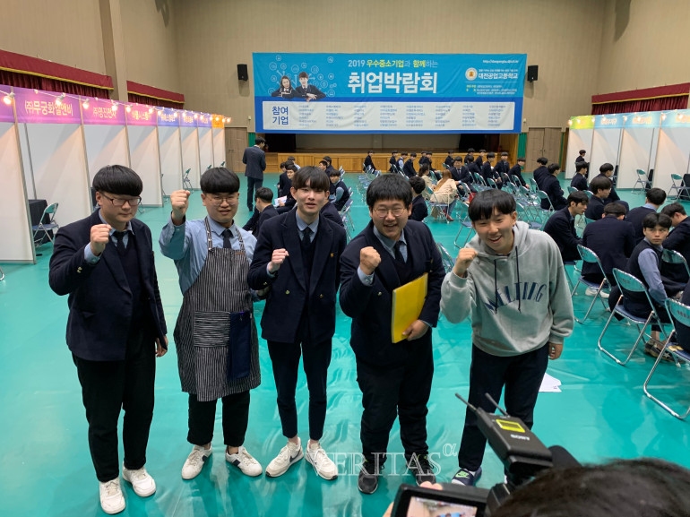 대전공고, 취업박람회 열어.. 산학협력/학생간 인력매칭 고졸취업 돌파구 찾는다