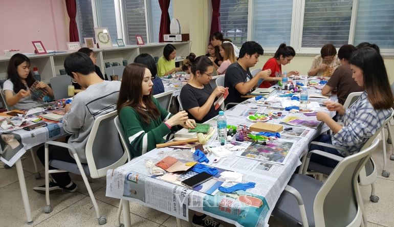 경동대, 외국인 유학생 대상 가죽공예체험 세계인의 밥상 캠프 등 진행