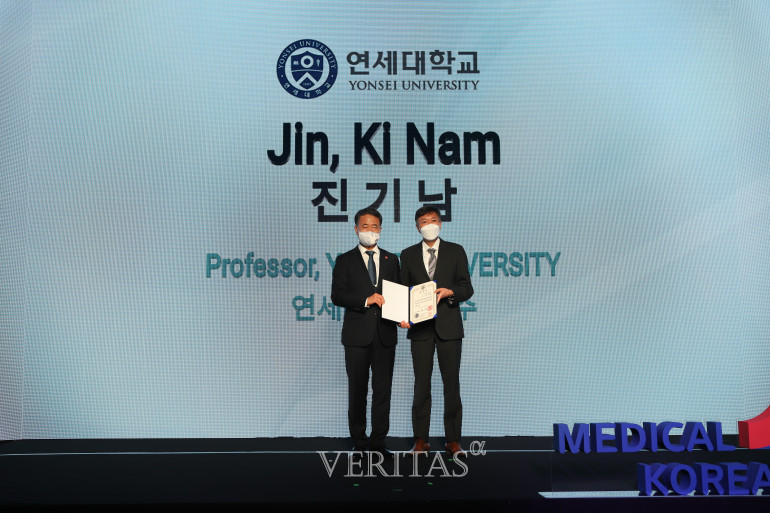 연세대 미래캠 진기남 교수, 한국의료 위상제고에 기여한 공로로 국무총리 표창 수상