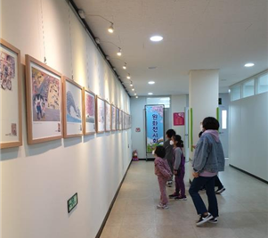 울산 중부도서관 일과 사람 시리즈원화 전시