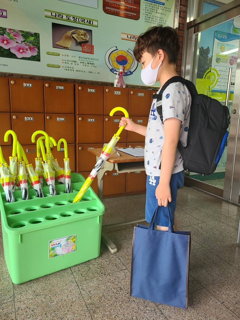 대구 월촌초 행복우산 대여사업 실시