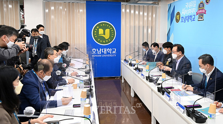 김부겸 국무총리, 호남대 미래車 상상공작소 방문