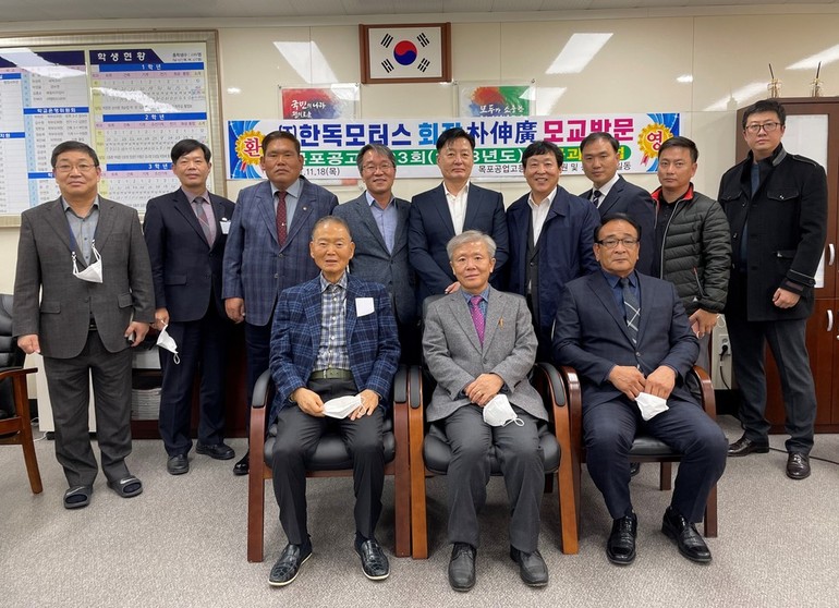 박신광 동문 목포공고 신입생 전원 183명에게 장학금 전달