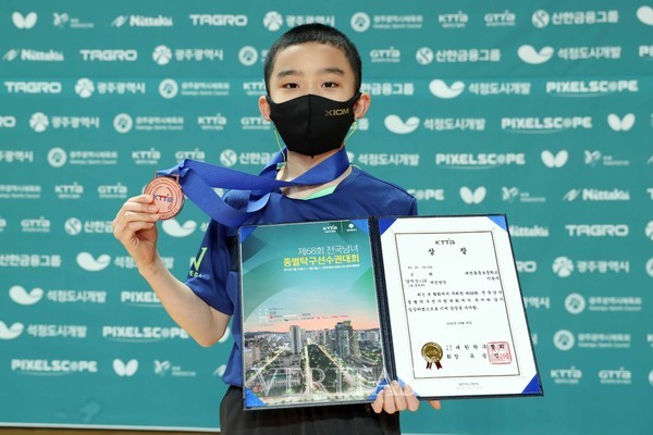 대전동산중/호수돈여중 전국남녀종별탁구대회 제패
