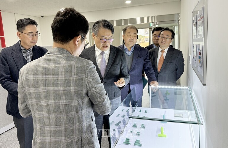 박상철 호남대 총장 원통형 2차전지 강소기업 동진기업 방문