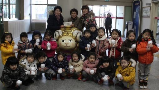 효자동 휴먼시아 밝은빛어린이집 원생들 기부