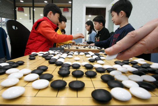 알파고와 붙고 싶다…바둑 붐