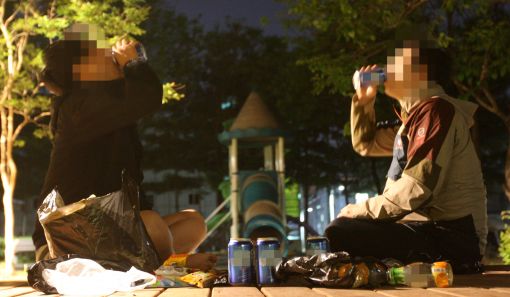 어린이 공원, 밤에는 일탈 공간으로