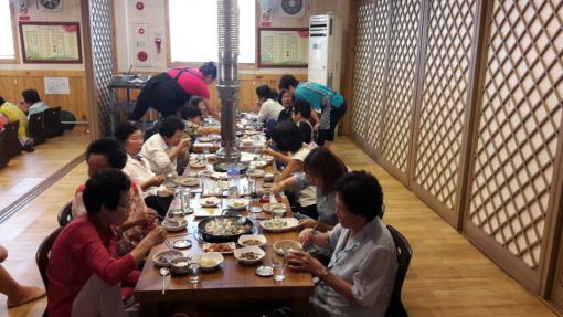 부안읍 아리울한우명품관 홀몸어르신에게 보양식 제공