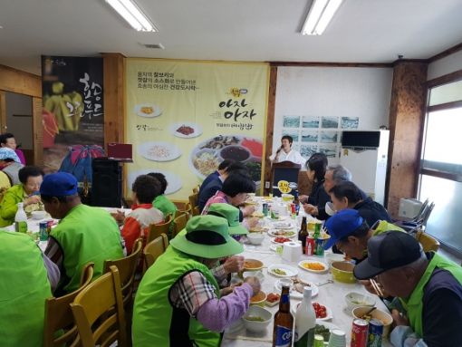 (유)효송그린푸드, 군산시  회현면 어르신 초청 한마당 잔치 열어