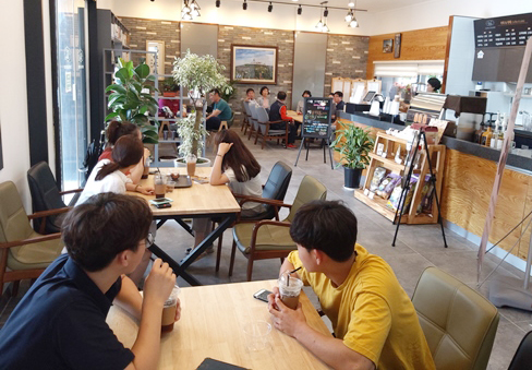 김제시 공덕면 옴서감서 공덕북카페 주민 발길 북적