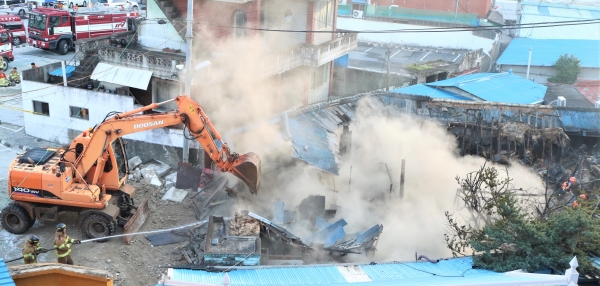 48년 된 전주 여인숙 화재...3명 사망