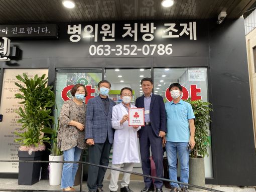 장계면 지역사회보장협 착한가게 현판 전달