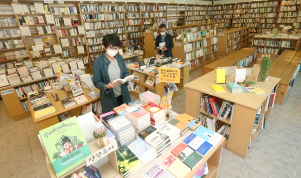 책 파는 곳을 넘어 지역 문화공간으로 거듭난 호남문고