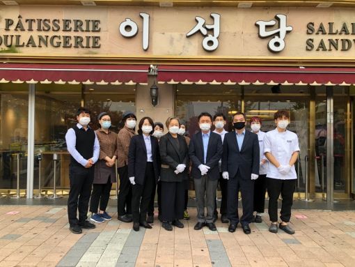 국내 최장수 빵집 이성당 백년가게 현판 걸려