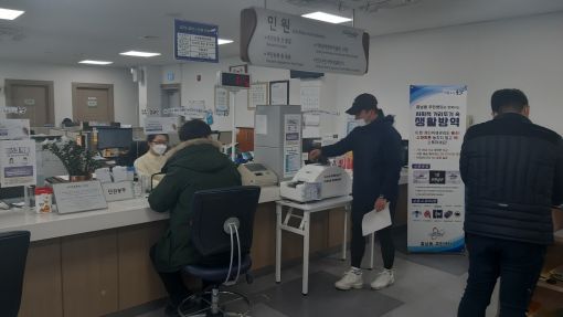 군산시 흥남동주민센터 초고속 휴대폰 살균기 설치 큰 호응