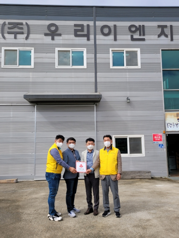 전주시 삼천3동 지역사회보장협의체, ㈜우리이엔지에 착한가게 현판 전달